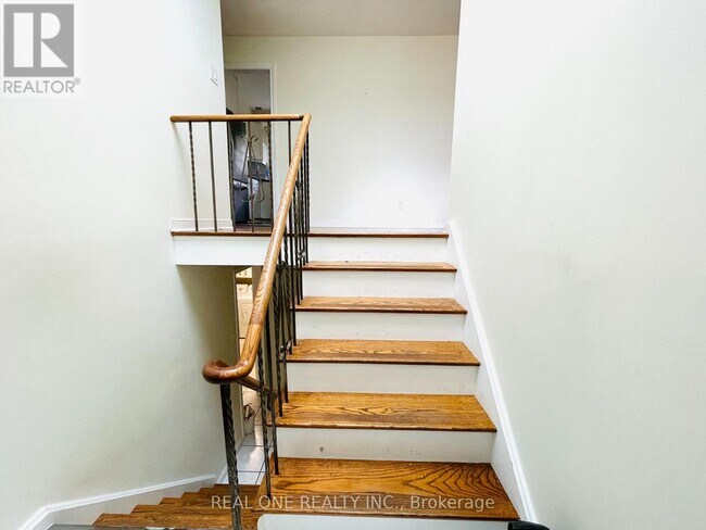 Building Photo - 2249 Wyandotte Dr