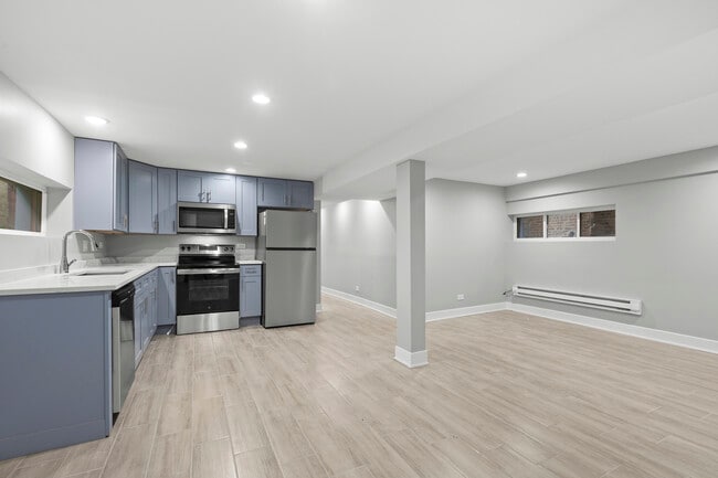 Building Photo - 8422 S Yates Blvd