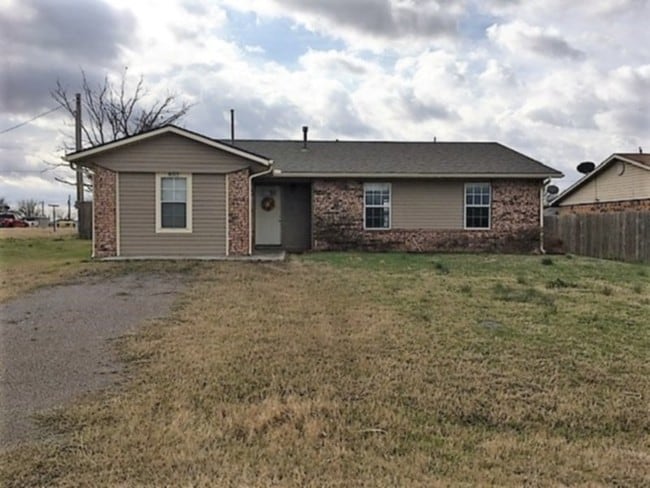 Building Photo - 802 Geronimo St