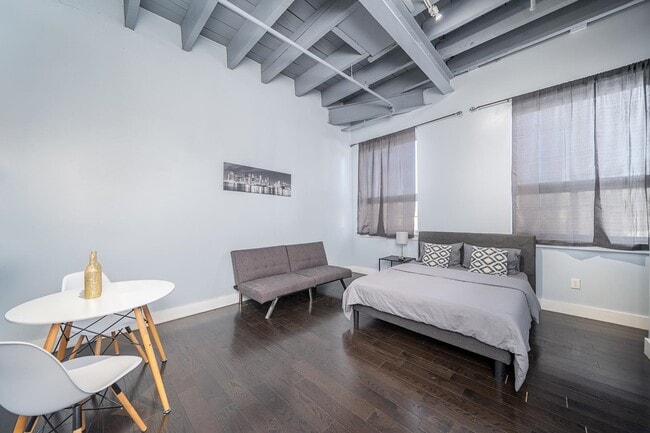 Foto del edificio - 235 Orient Ave