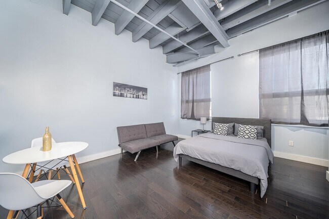 Foto del edificio - 235 Orient Ave
