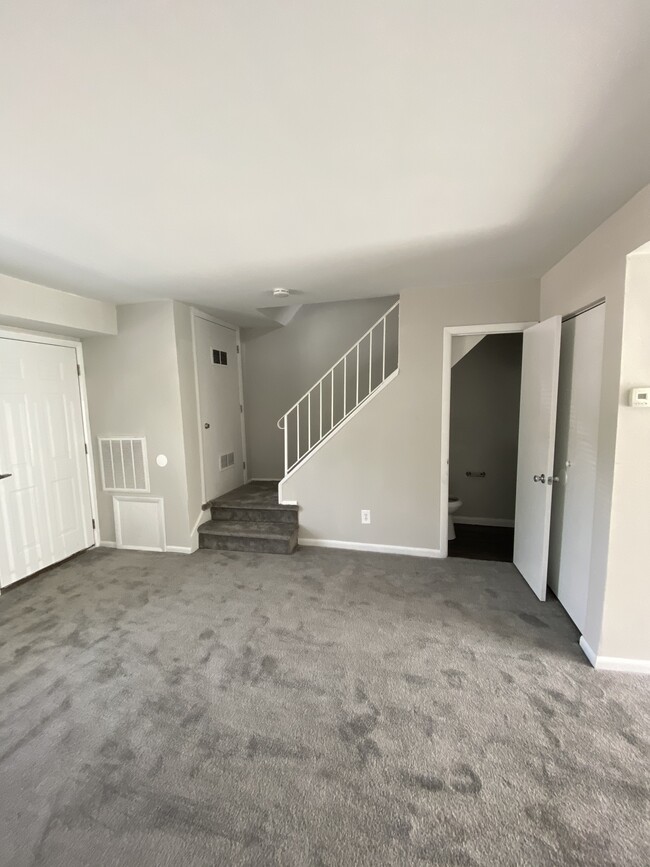 Building Photo - Catons Villas South Townhomes
