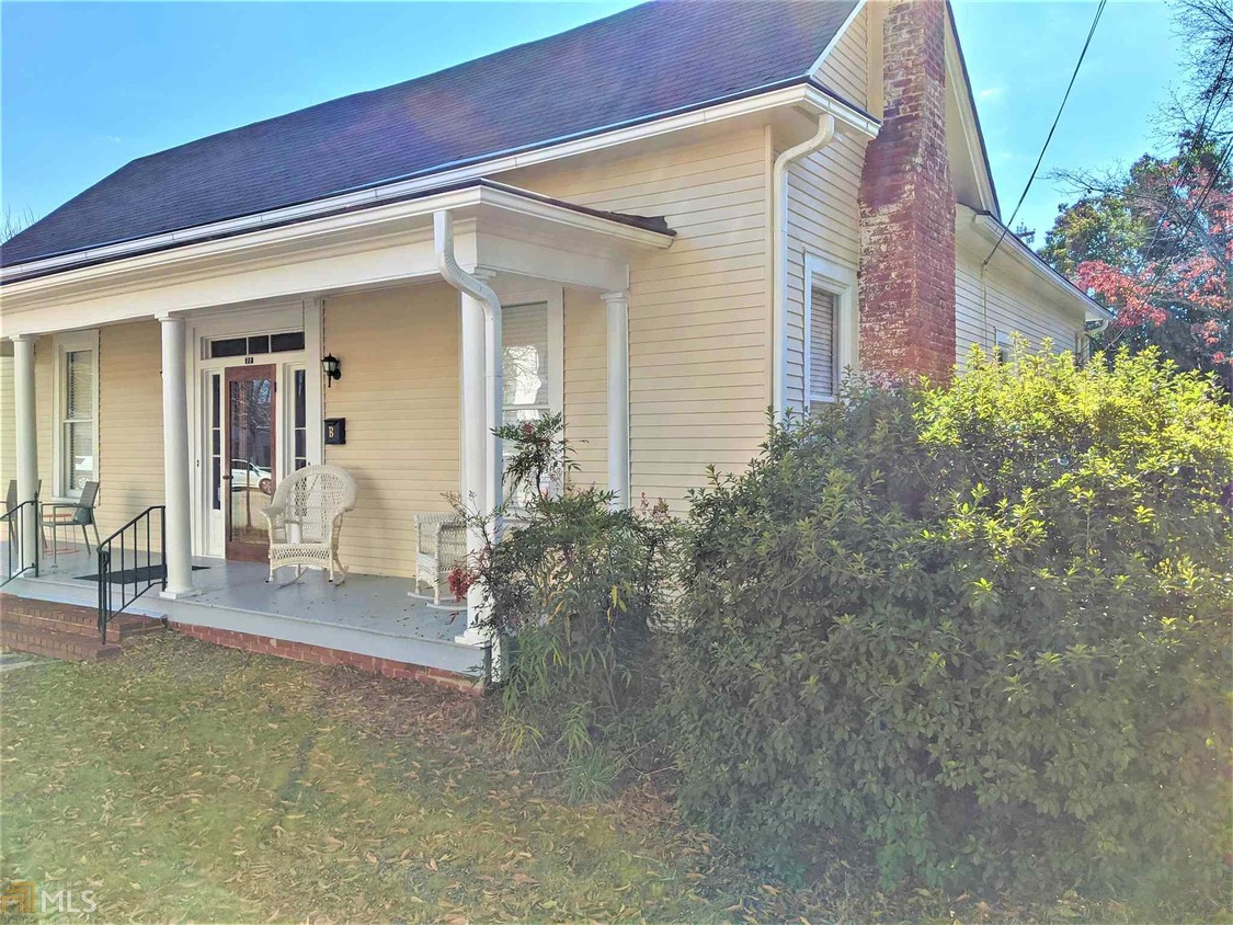 Primary Photo - 22 W Washington St