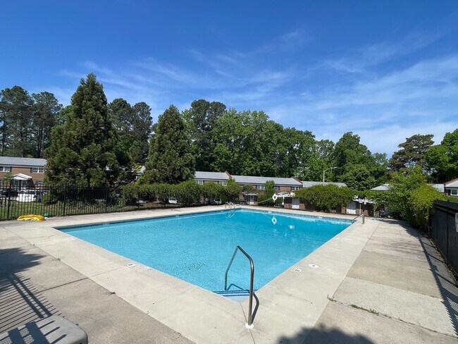 Foto del edificio - Crazy for Carrboro! Wonderful location for...