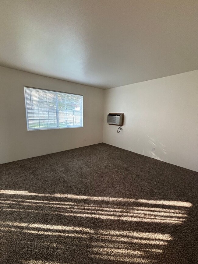 Building Photo - Townhouse/Duplex for Rent!