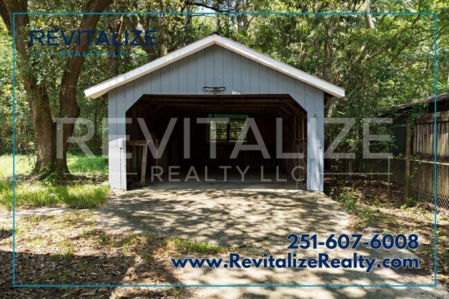 Building Photo - Newly Renovated 3 bedroom / 1 bathroom Rea...