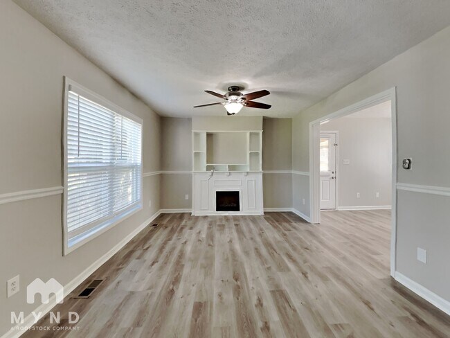 Building Photo - 40 Strawberry Hill Ln