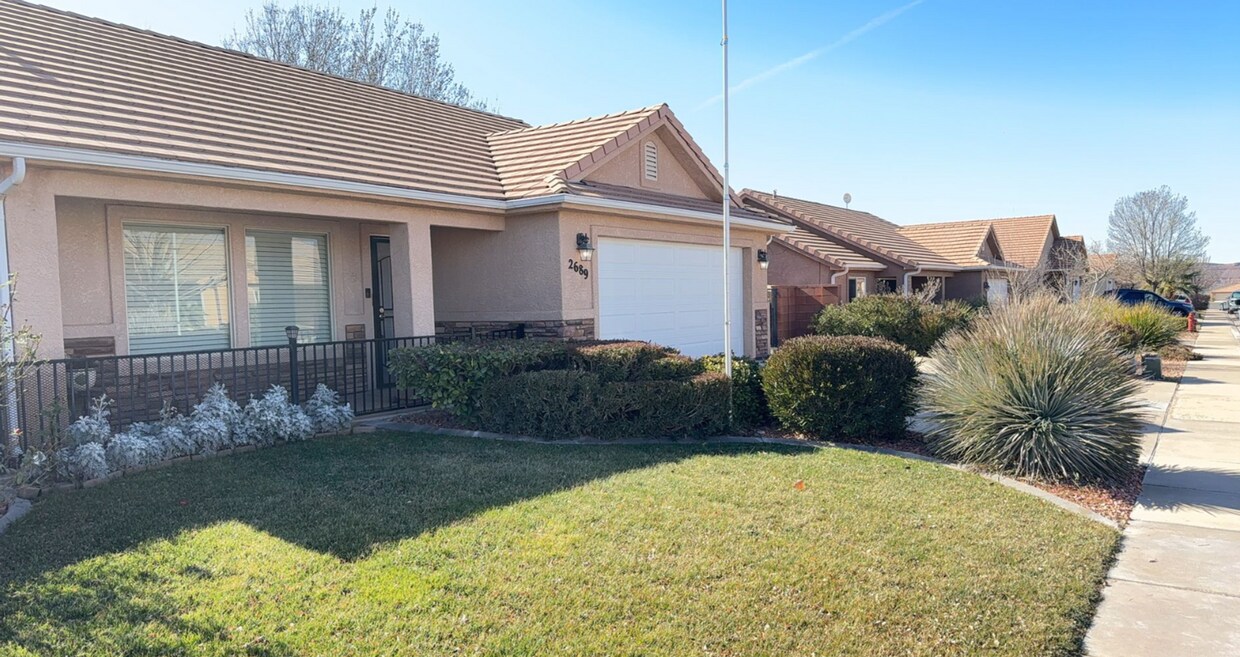 Building Photo - Rare Find! RV Parking with Private Fenced Backyard!