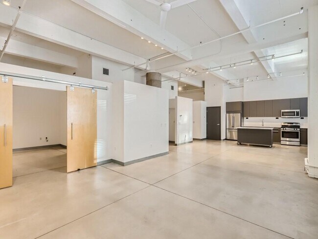 Building Photo - 700 N Washington Ave