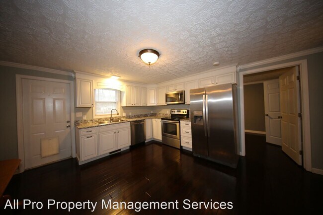 Building Photo - 3 br, 2 bath House - 801 Thorngrove Pike