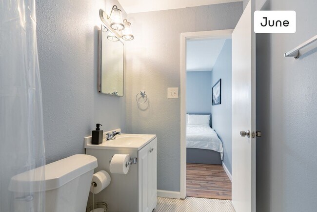 Building Photo - ROOM ONLY in 4-bed/2.0-bath Home