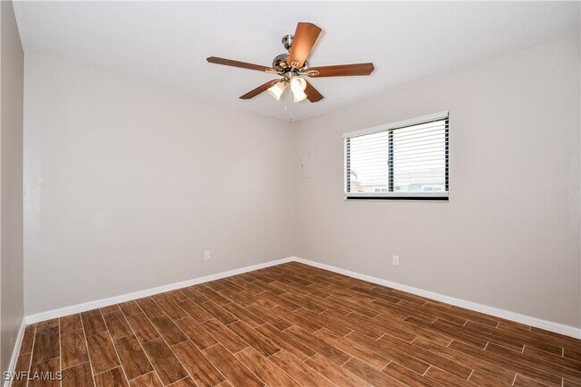 Foto del edificio - 18484 Sarasota Rd