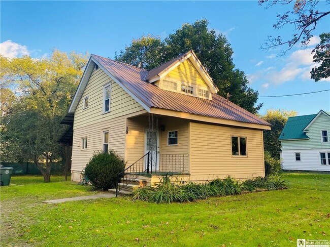 Building Photo - 18 Lindsey Ave