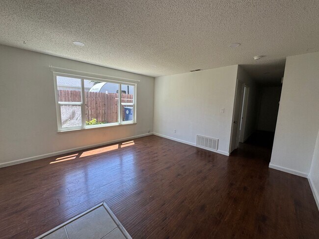 Foto del edificio - 7517-7519 Saint Philomena Way