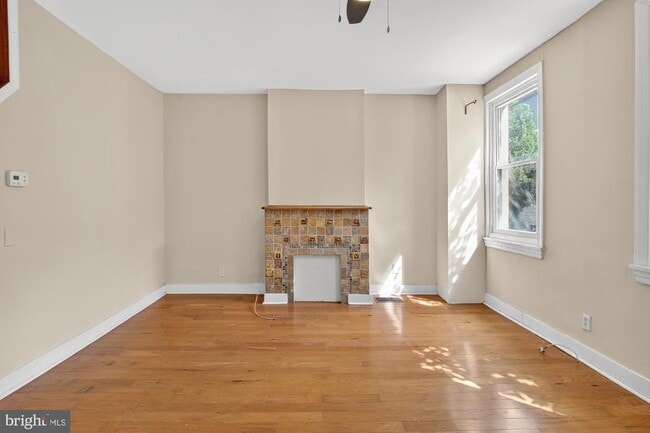 Building Photo - 2532 Collins St