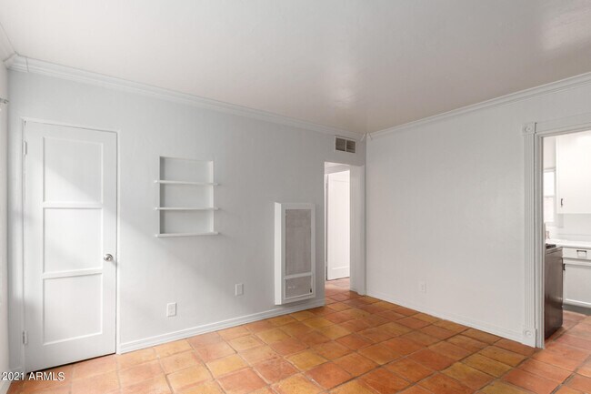 Building Photo - 357 N 6th Ave