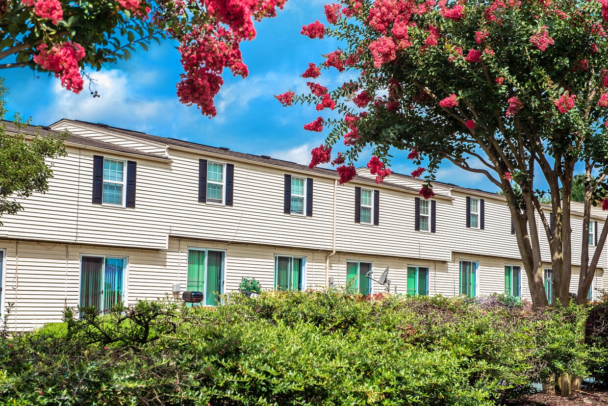 Hopkins Point by OneWall Apartments in Middle River, MD