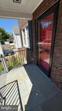 Building Photo - 122 E Maple St