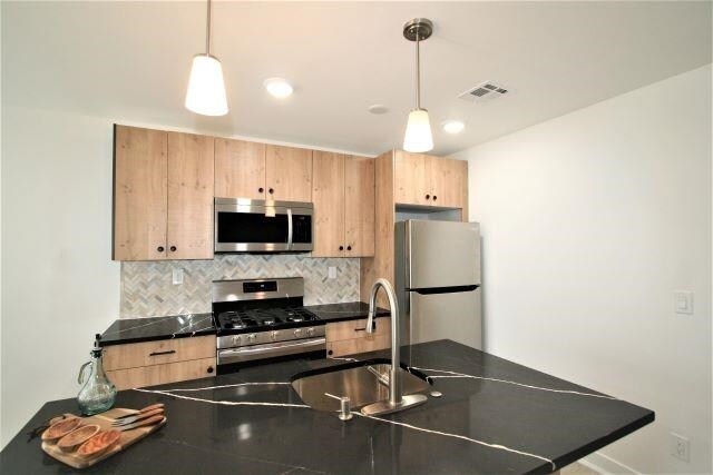 Foto principal - 782 Grand St
