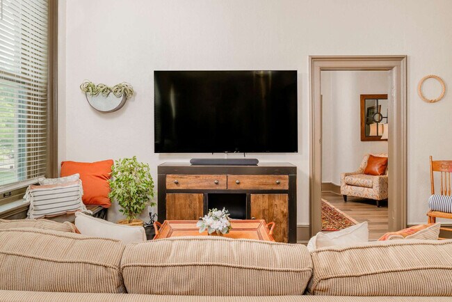 Foto del edificio - 101 Algoma Blvd