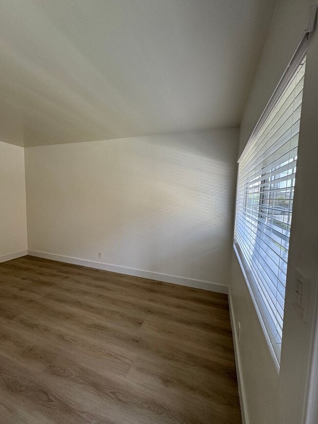 Building Photo - Updated 1-Bedroom in Gardena With Parking ...