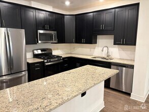 Building Photo - 733 Stiller Ln