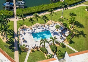 Building Photo - 226 3rd St