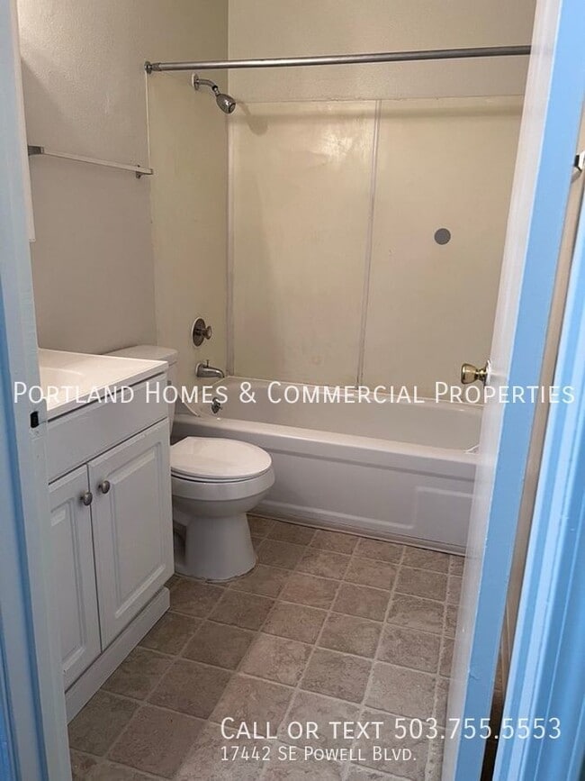 Building Photo - 2 bedroom, 1 bathroom