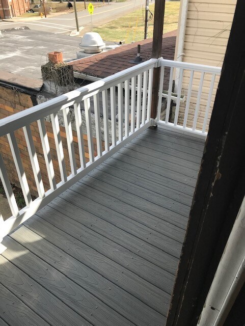 Balcony - 543 Lawson Ave