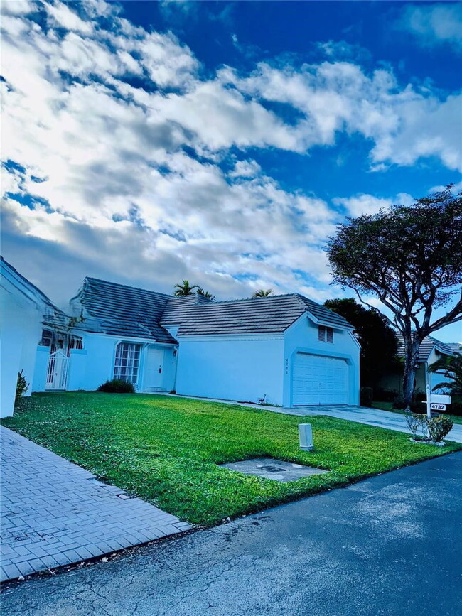 Photo - 4732 NW 98 Pl House