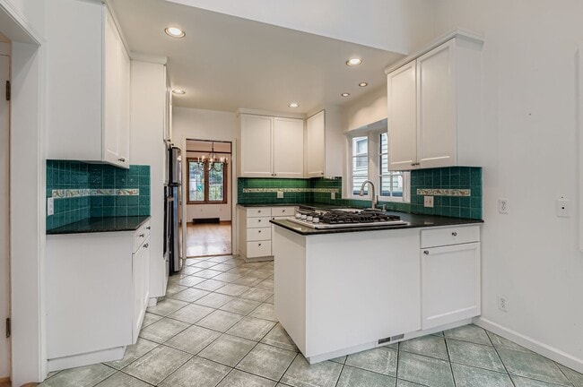 Foto del edificio - 3437 NE 31st Ave