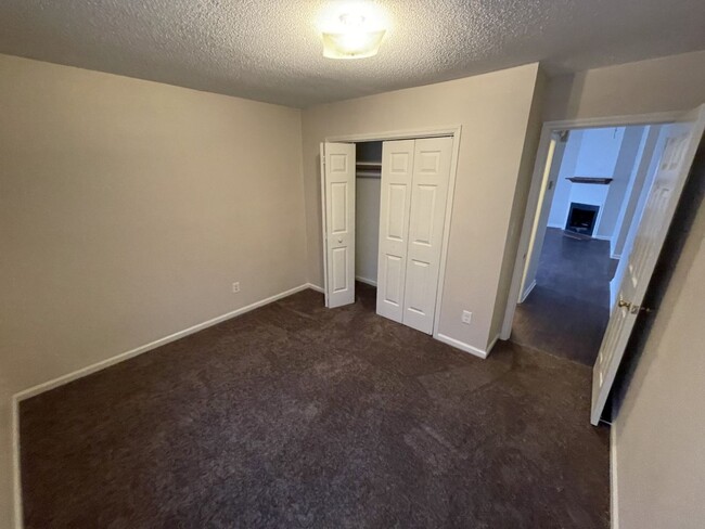 Building Photo - 2 bd 2 ba