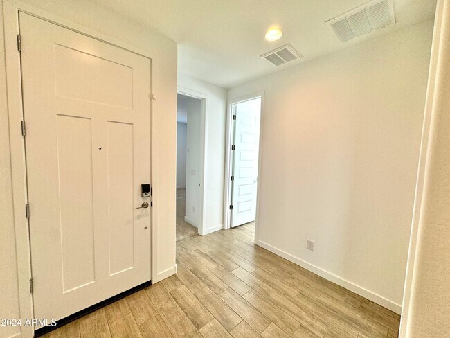 Building Photo - 36370 W Leonessa Ave