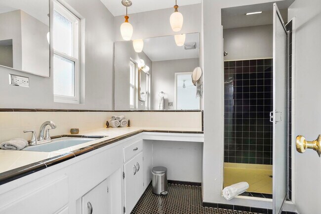 Foto del edificio - 4404 Upland St