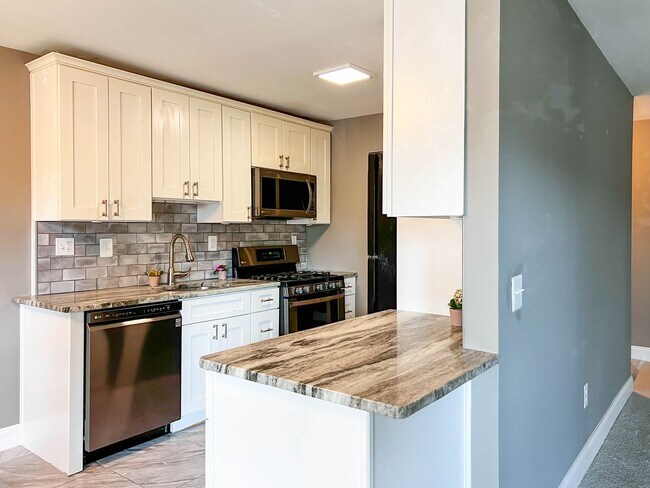 Foto del edificio - Suitland MD 2 BR 1 BA Renovated Condo