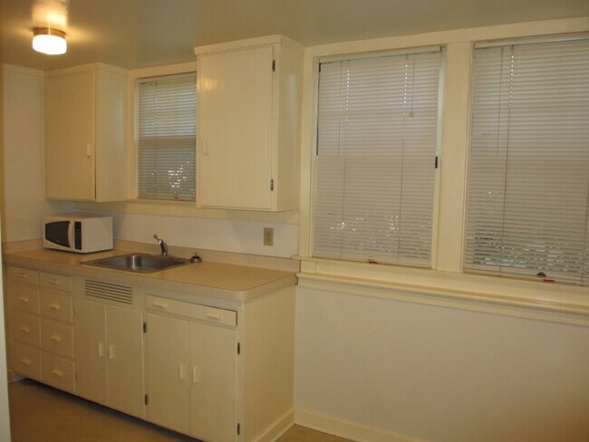 Foto del edificio - 512 W 3rd St