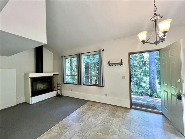 Foto del edificio - Relaxed 2-Bed, 1.5-Bath Home in a Quiet Gig Harbor Spot