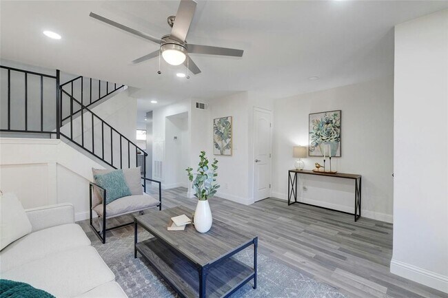 Foto del edificio - 911 Silver Quail Ln