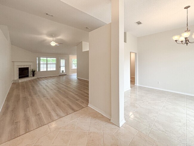 Foto del edificio - 9639 Westgate Cir
