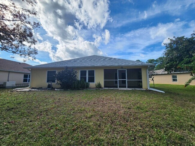 Foto del edificio - Beautiful Turnbull Estates 4 Bedroom Home