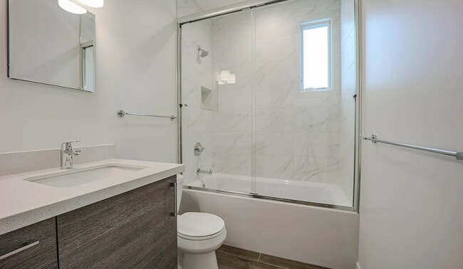 Foto del edificio - Chic North Central Newer Duplex!