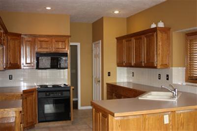 Building Photo - 1008 S Carriage Ave