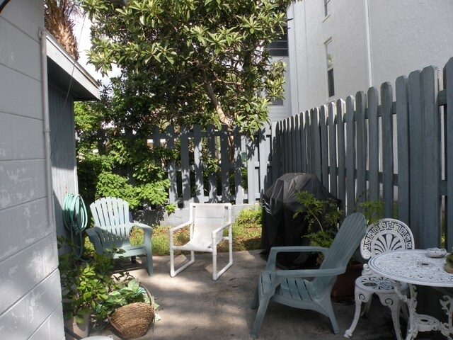 Building Photo - 665 Poinsettia Ave