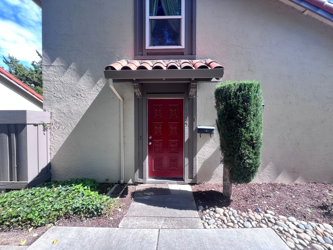 BRIGHT & SPACIOUS 3BD/2BA TOWNHOME IN PLEASANTON CA!!! - BRIGHT & SPACIOUS 3BD/2BA TOWNHOME IN PLEASANTON CA!!!
