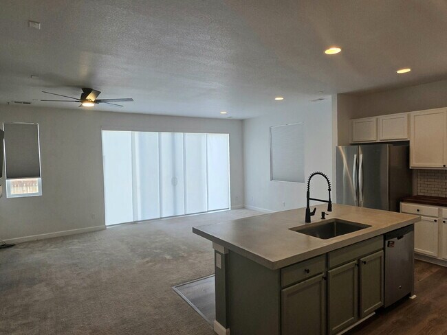 Building Photo - 25606 E Bayaud Ave