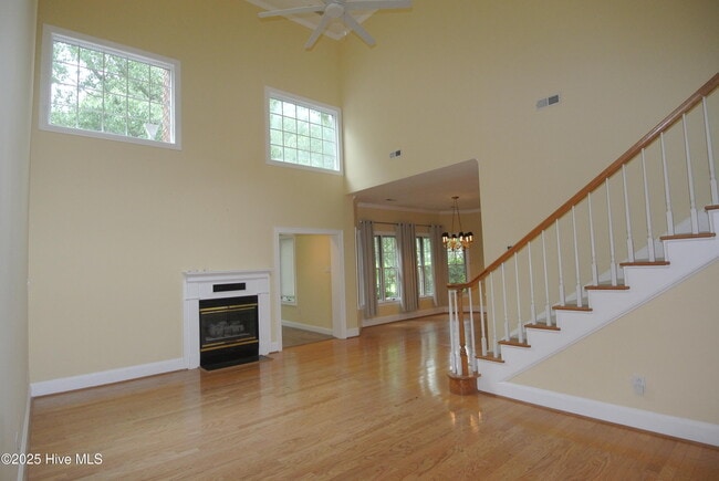 Building Photo - 1113 Devonshire Dr