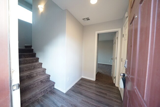 Building Photo - SHOWINGS AVAILABLE NOW