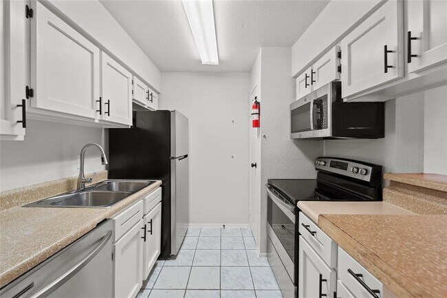 Building Photo - 6001 Reims Rd