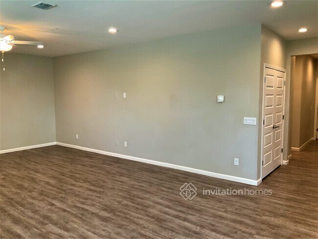 Foto del edificio - 5048 N 189th Glen