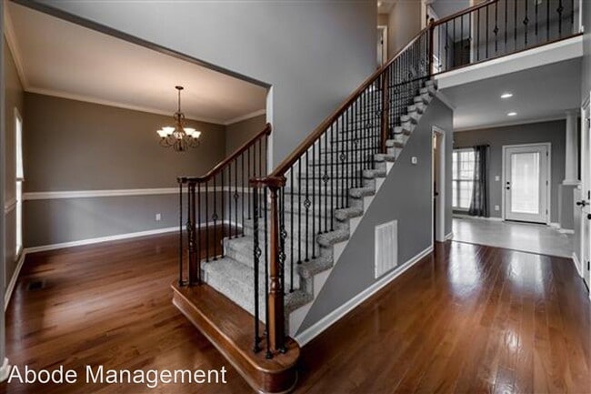 Building Photo - 4 br, 2.5 bath House - 3493 Southwood Dr